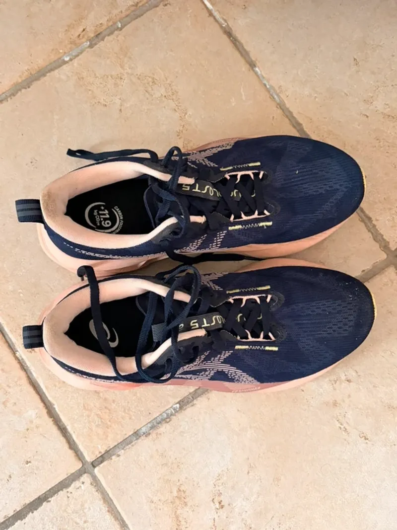Used Asics Novablast 5 Running Shoes