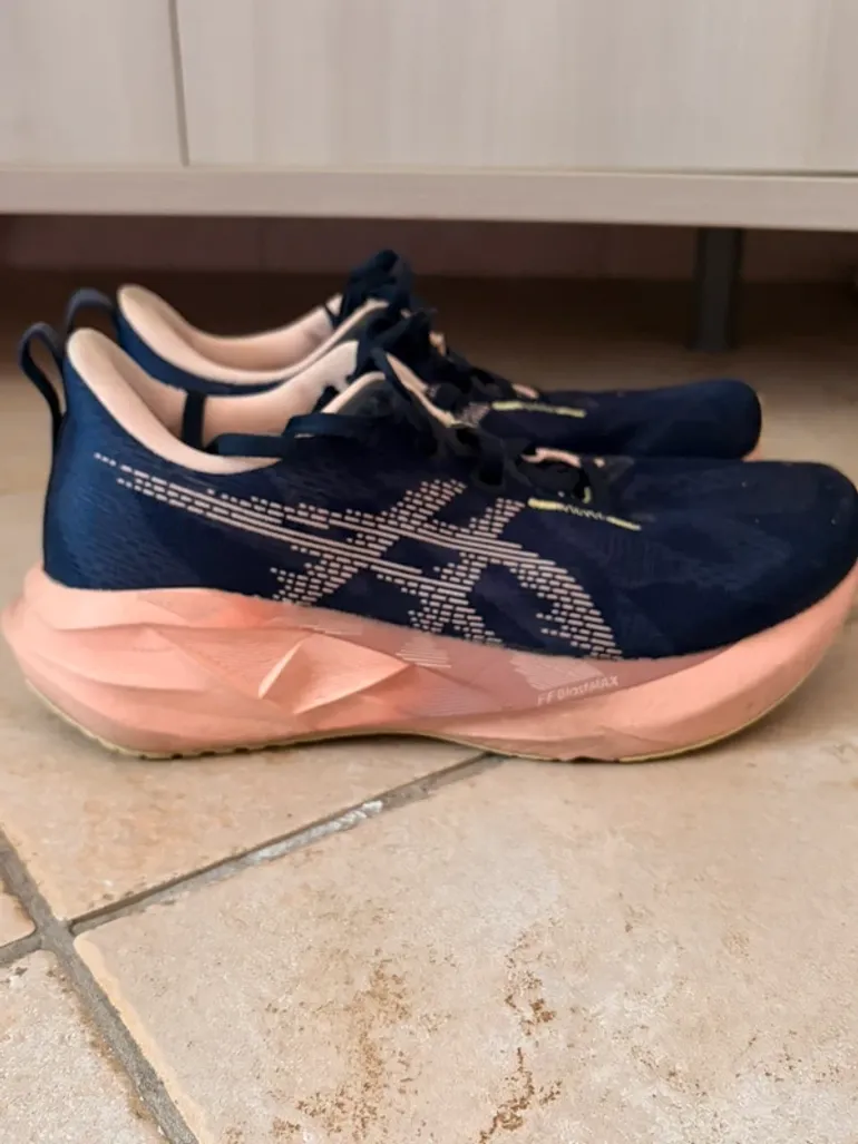 Käytetty Asics Novablast 5 bike — kuva 5 / 5