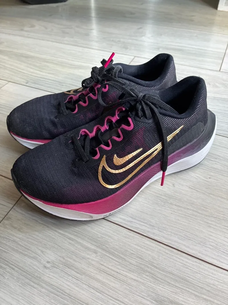 Used Nike Fly 5 Running Shoes