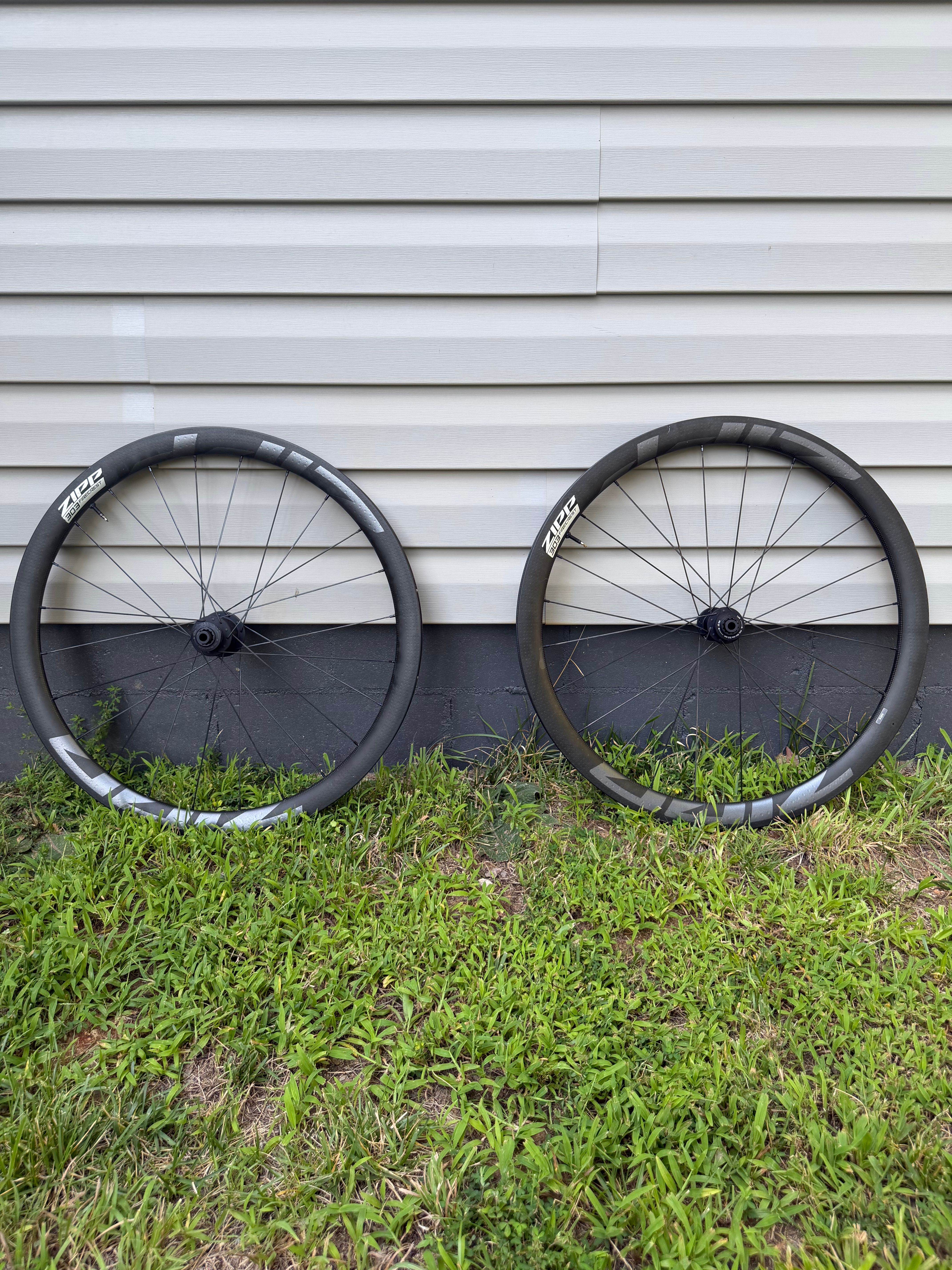 ZIPP 303 FIRECREST 未使用 Used Zipp 303 Firecrest – $ 850 | buycycle
