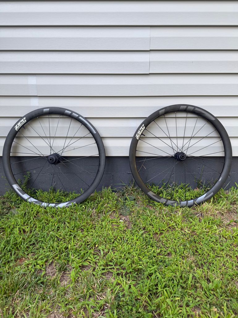 Used Zipp 303 Firecrest 2023 bike — image 2 of 3