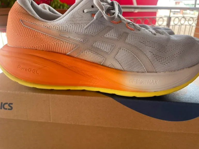Used Asics Gel Cumulus 28 bike — image 7 of 10