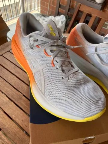 Used Asics Gel Cumulus 28 bike — image 2 of 10