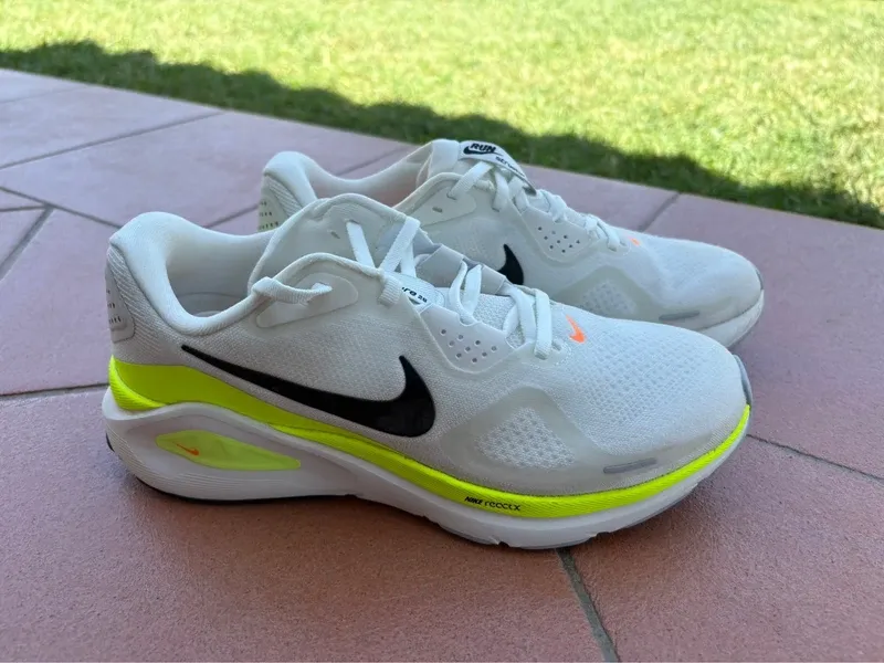 Used Nike Structure 26 Running Shoes