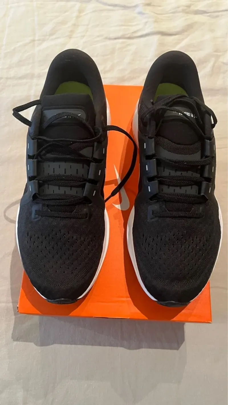 Used Nike Vomero 16 Running Shoes