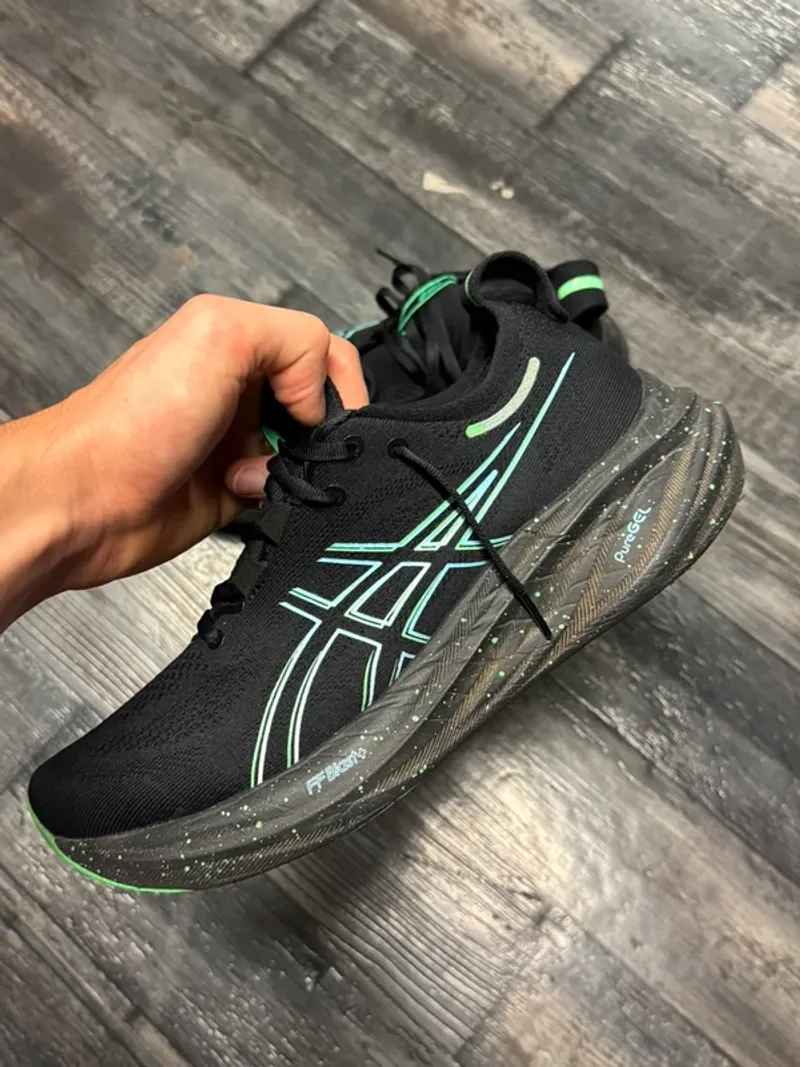Asics Gel Nimbus 26 Running Shoes d'occasion