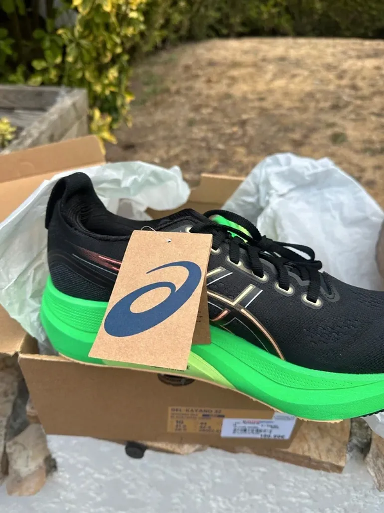 Used Premium Gel Kayano 32 bike — image 2 of 6