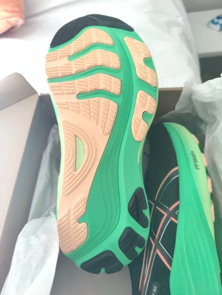 Used Premium Gel Kayano 32 bike — image 5 of 6