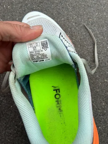 Used Saucony Xodus Ultra 4 bike — image 4 of 9