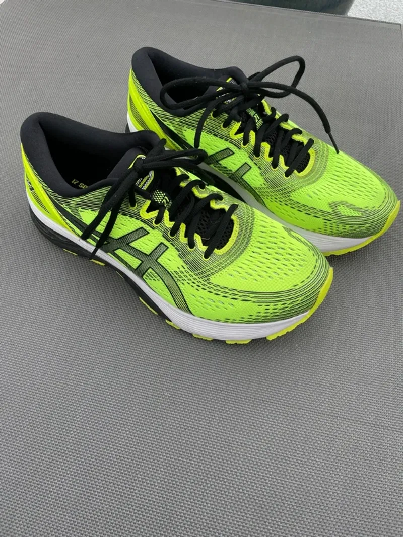 Used Asics Gel Nimbus 21 Running Shoes