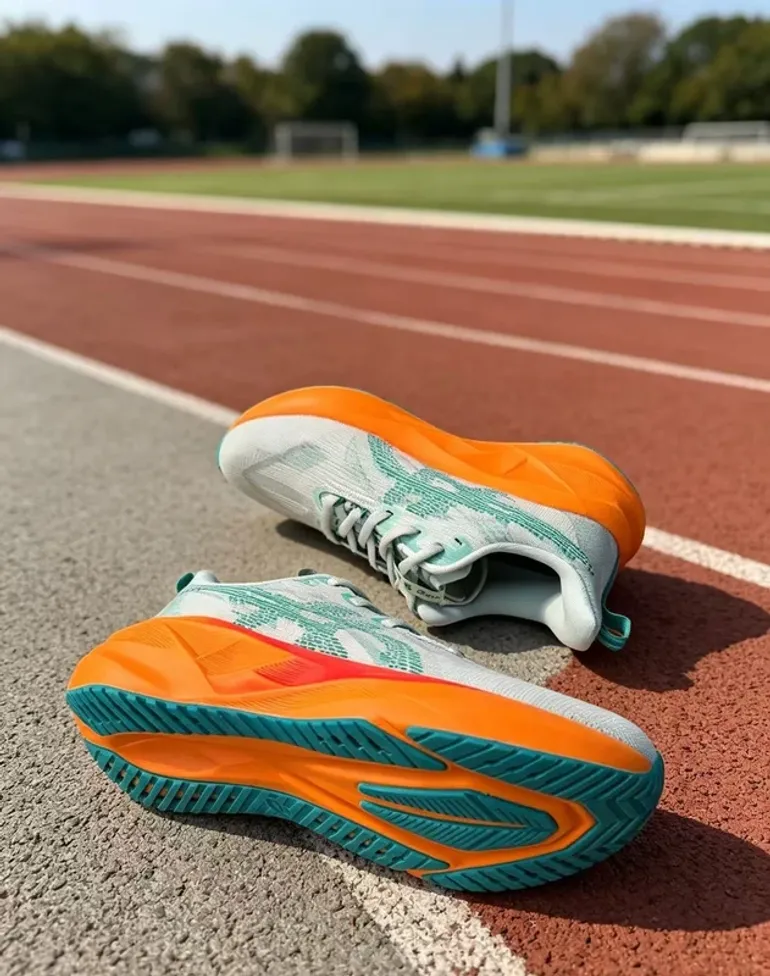 Used Asics Sneakers bike — image 6 of 7