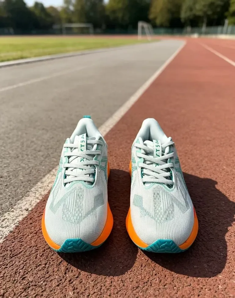 Used Asics Sneakers bike — image 4 of 7