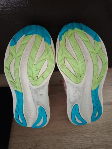 Gebrauchtes Asics Nimbus 27 TR bike — Bild 15 von 15