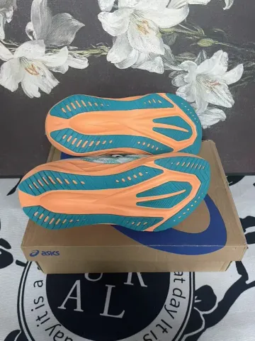 Käytetty Asics Novablast 5 bike — kuva 8 / 9