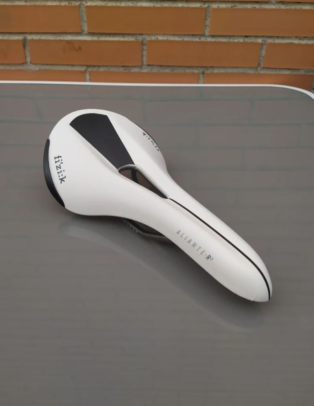 Used Fizik Aliante R3 K;ium 141mm OPEN. – € 70 | buycycle