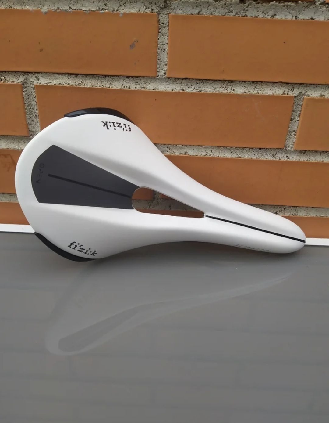 Used Fizik Aliante R3 K;ium 141mm OPEN. – € 70 | buycycle
