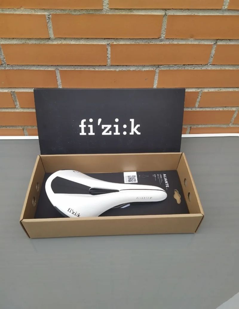 Used Fizik Aliante R3 K;ium 141mm OPEN. Saddles & Seatposts