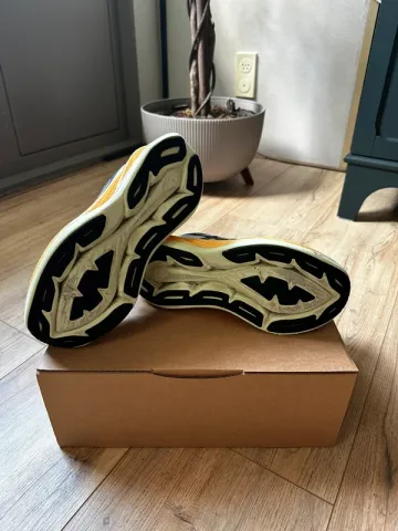 Używany Asics Superblast 1 bike — zdjęcie 3 z 5