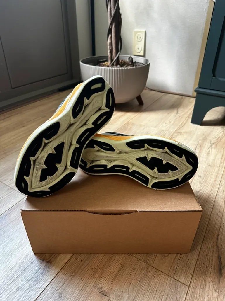 Używany Asics Superblast 1 bike — zdjęcie 3 z 5