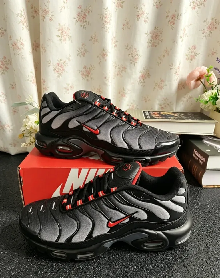 Used Nike Air Max Plus TN bike — image 3 of 6