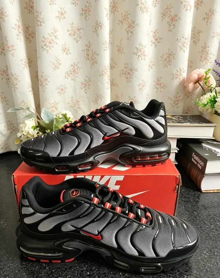Used Nike Air Max Plus TN bike — image 4 of 6