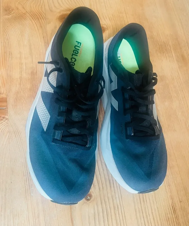 Used New Balance Fuelcell Rebel v4 bike — image 2 of 6