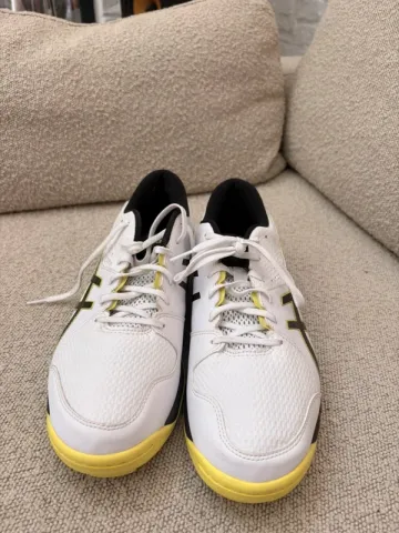 Tweedehands Asics Hockey Shoes bike — afbeelding 1 van 9