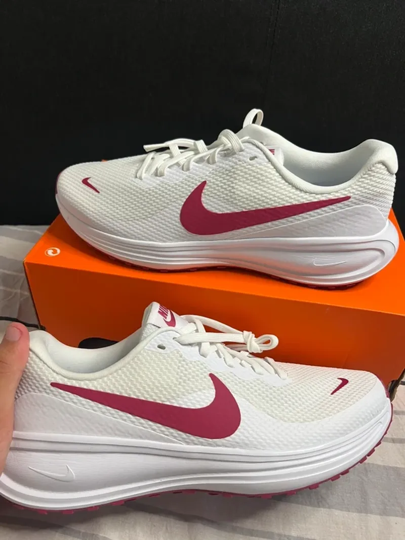 Used 100% Revolution 8 Running Shoes