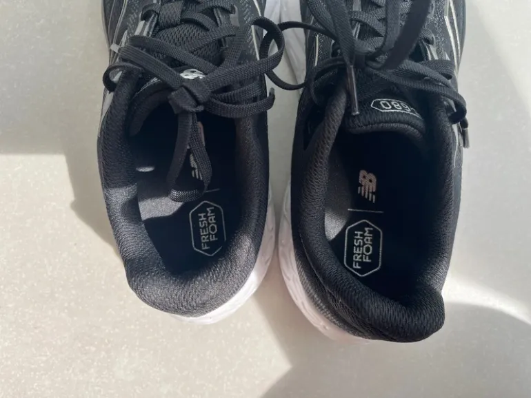 Used New Balance Fresh Foam 680 v8 bike — image 2 of 5