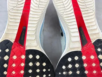 Last ZoomX Vaporfly Next% 3 bike d'occasion — image 8 sur 13
