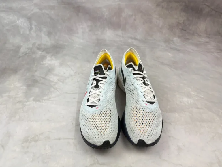 Last ZoomX Vaporfly Next% 3 bike d'occasion — image 2 sur 13