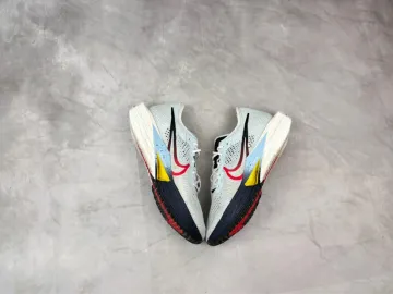 Last ZoomX Vaporfly Next% 3 bike d'occasion — image 4 sur 13