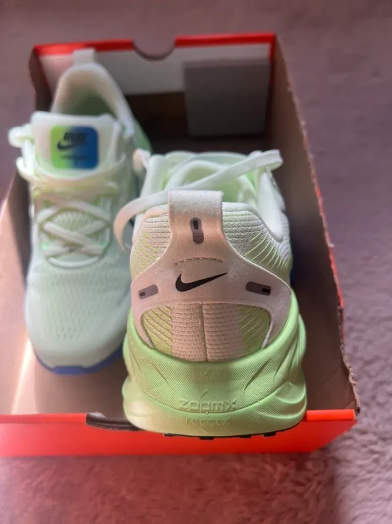 Tweedehands Nike Vomero 18 bike — afbeelding 5 van 5