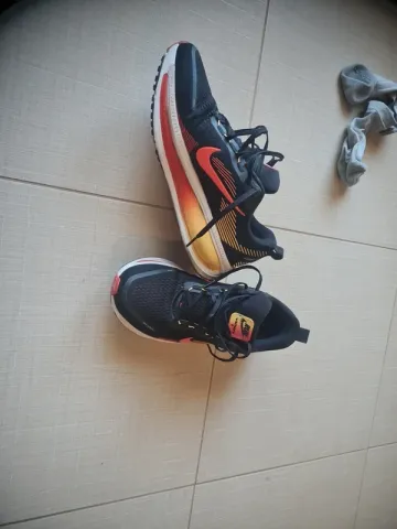 Used Nike Vomero 18 ZoomX bike — image 2 of 5