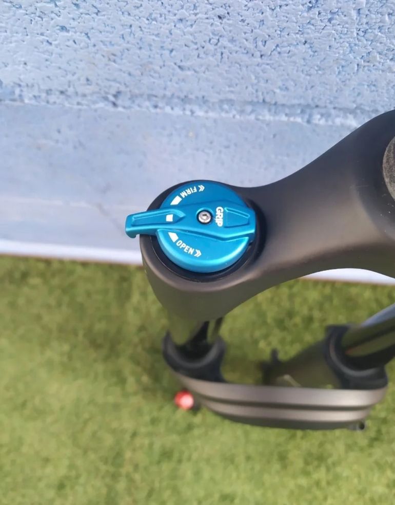 Fox 38 RHYTHM 180mm 2023 bike usato — immagine 7 di 9