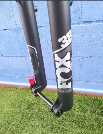 Fox 38 RHYTHM 180mm 2023 bike usato — immagine 2 di 9