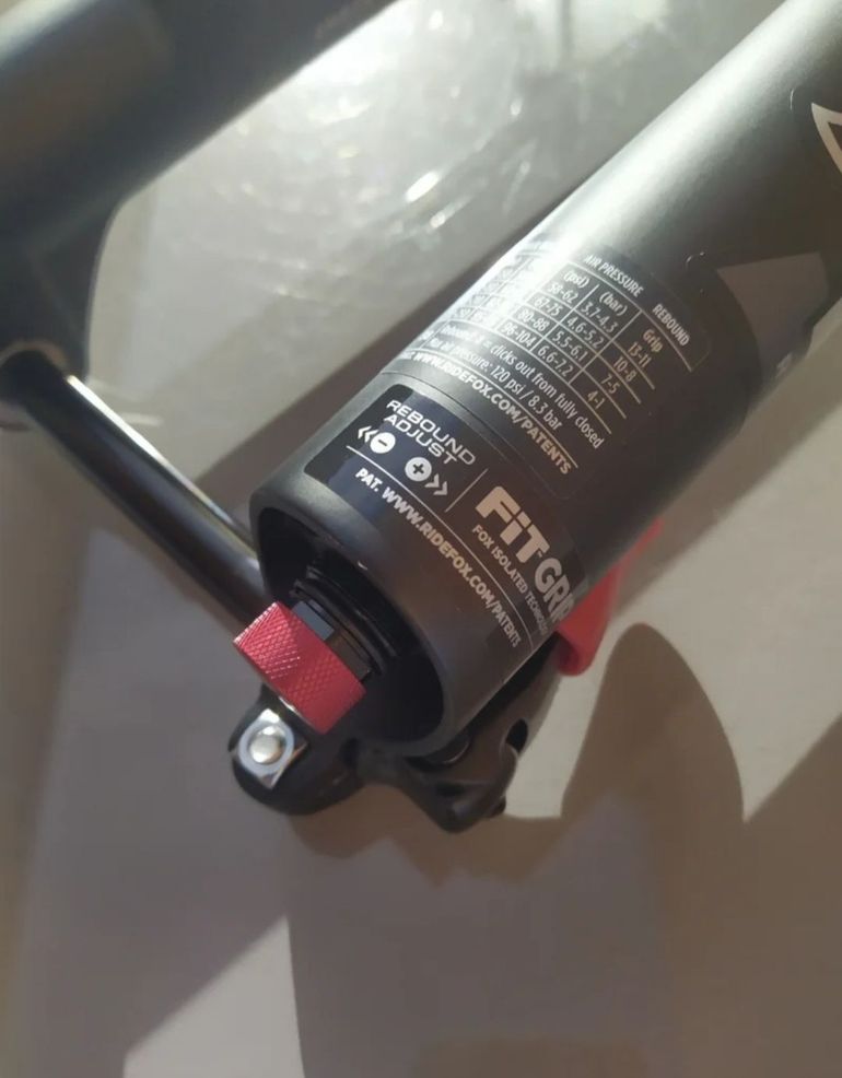 Fox 38 RHYTHM 180mm 2023 bike usato — immagine 6 di 9