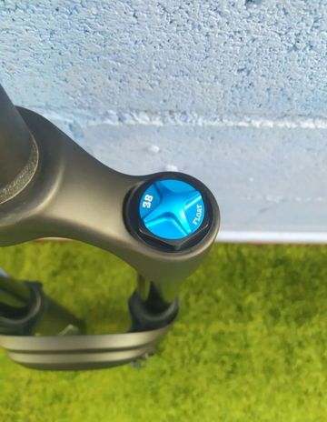 Fox 38 RHYTHM 180mm 2023 bike usato — immagine 8 di 9