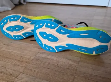 Käytetty Asics Novablast 3 Lite-Show bike — kuva 4 / 5