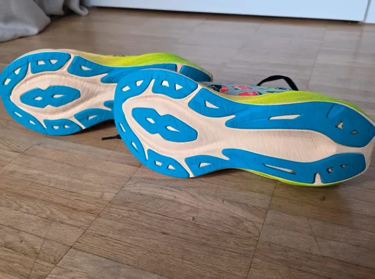 Käytetty Asics Novablast 3 Lite-Show bike — kuva 4 / 5