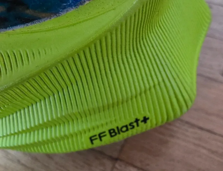 Käytetty Asics Novablast 3 Lite-Show bike — kuva 5 / 5