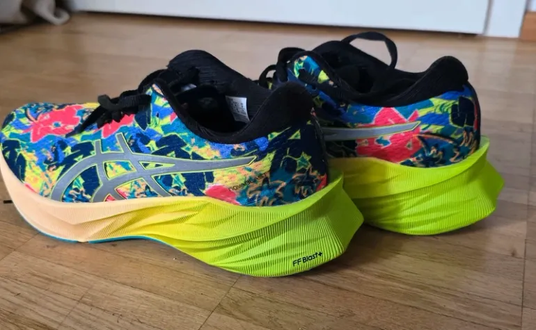 Käytetty Asics Novablast 3 Lite-Show bike — kuva 2 / 5
