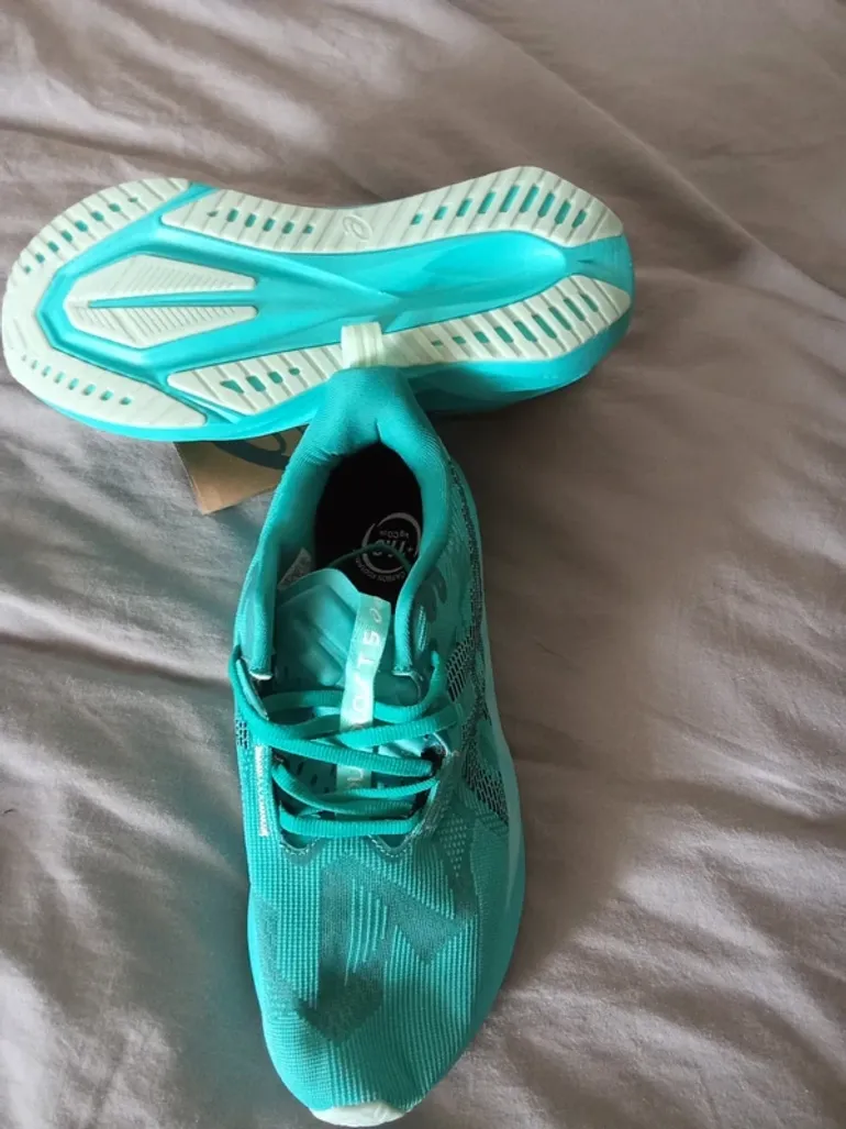 Used Asics Novablast 5 bike — image 3 of 4