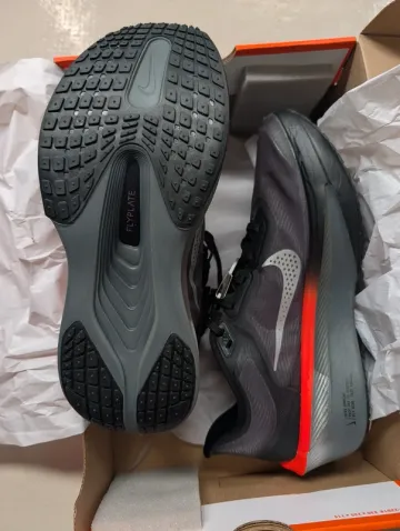 Used Nike Zoom Fly 6 bike — image 3 of 10