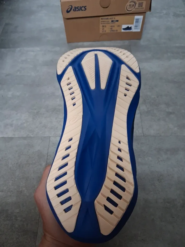 Used Asics Novablast 5 bike — image 4 of 5