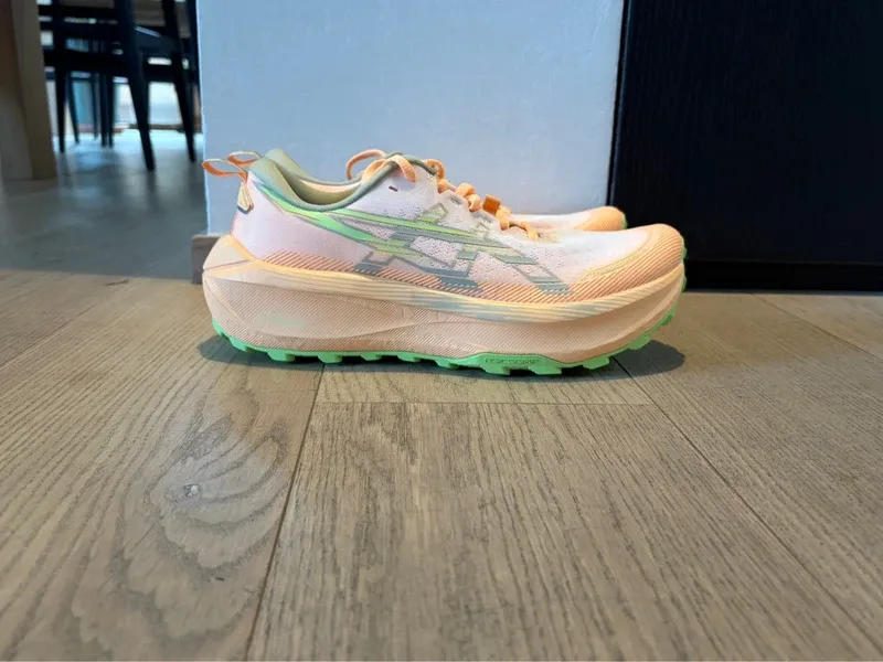 Used Asics Trabuco Max 4 Running Shoes