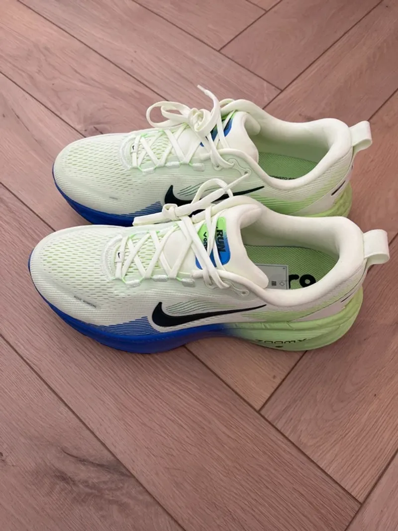 Used Nike Vomero 18 Running Shoes