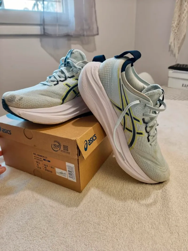 Used Asics Gel Nimbus 27 Running Shoes