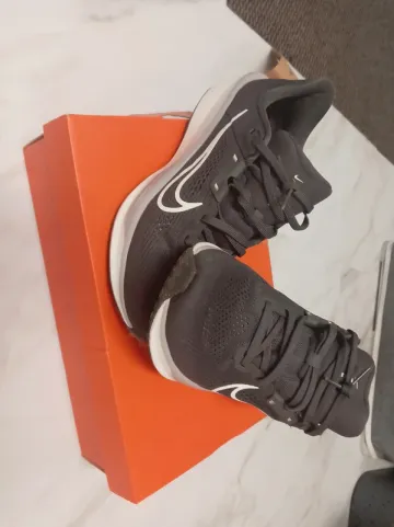 Used Nike Sneakers bike — image 2 of 5