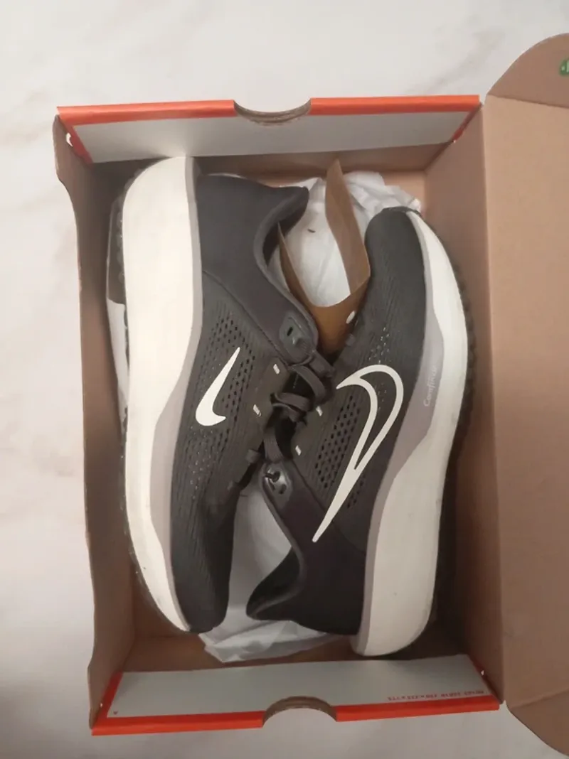 Used Nike Sneakers Running Shoes